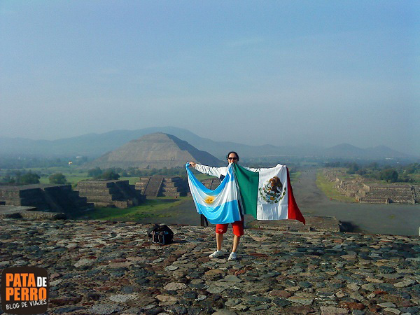 banderas piramide de la luna mexico teotihuacan 4