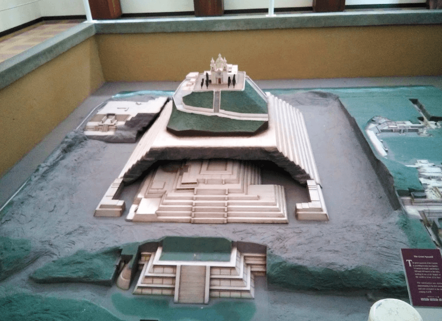 La Pirámide de Cholula y el Santuario de la Virgen de los Remedios | Pata  de Perro